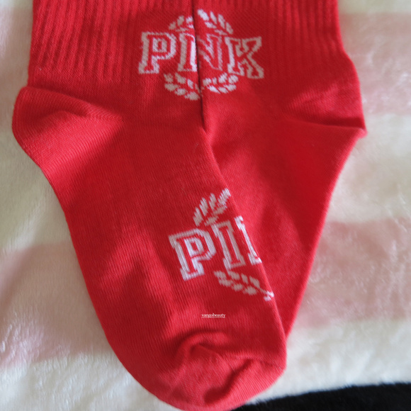 Victoria's Secret PINK Crew Socks Red NWT - Picture 3 of 8